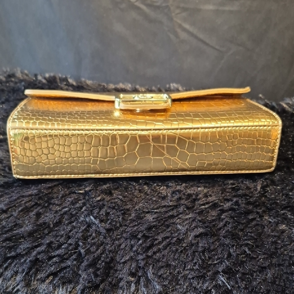 Chic Gold Crocodile Embossed Clutch with Gold Leopard Handle - Picture 11 of 17